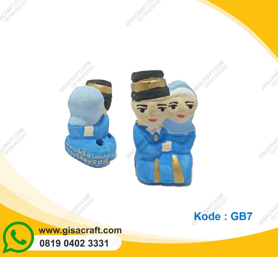 Souvenir Gerabah Tempat Pensil Pengantin Muslim GB7 Souvenir Gerabah Tempat Pensil Pengantin Muslim GB7