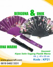 Souvernir Kipas Satin Gagang Plastik Warna KP21