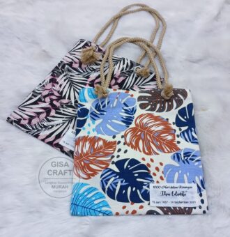 TAS KANVAS MOTIF DENGAN TALI SUMBU UK +- 25X30 CM POTRAIT